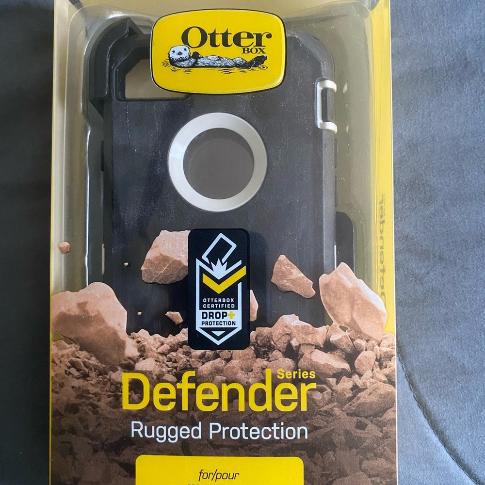 i phone 6 Protection case. Otterbox Brand new. Black color.